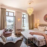 Holt Old Town Luxury Suites With Balcony