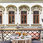 Holt Old Town Luxury Suites With Balcony