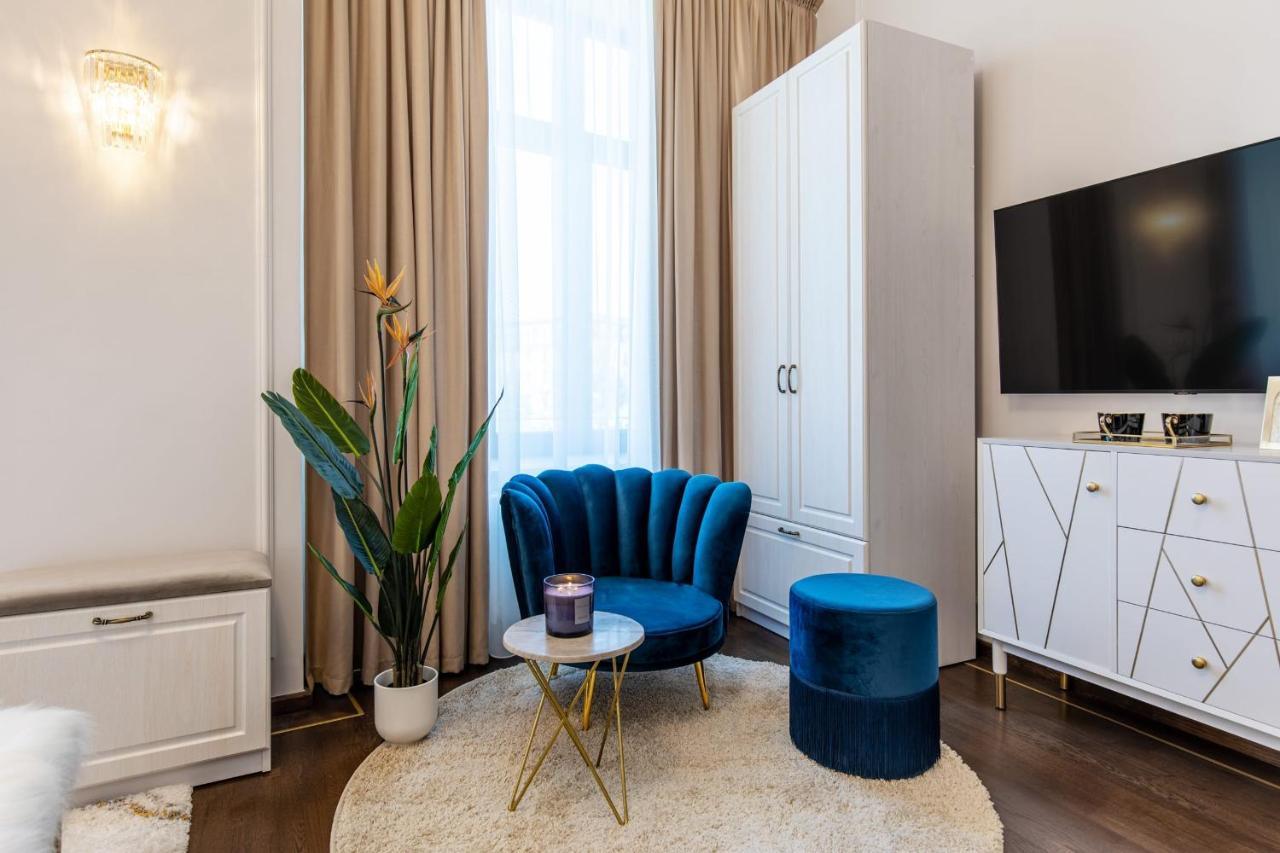Inn Holt Old Town Luxury With Balcony Bucharest