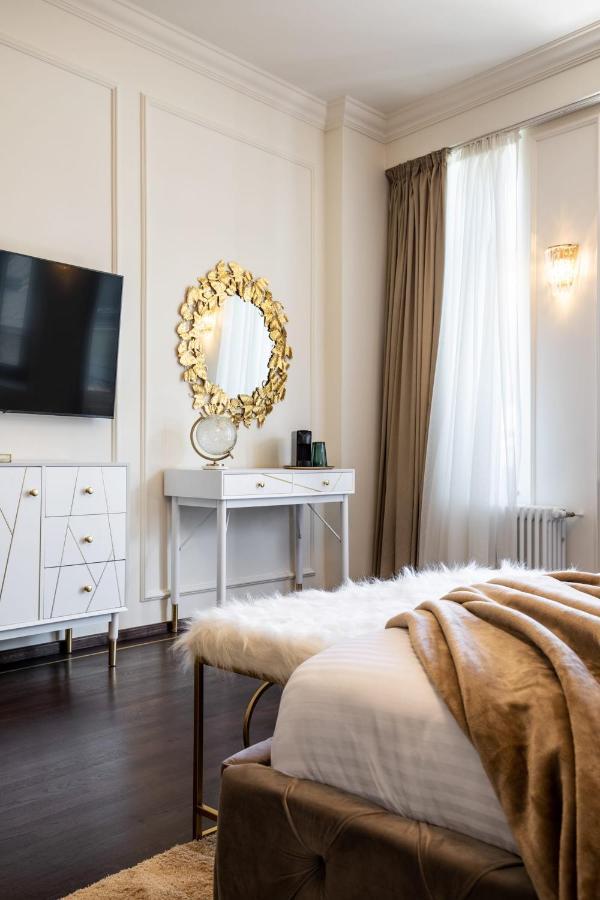 Holt Old Town Luxury With Balcony Inn *