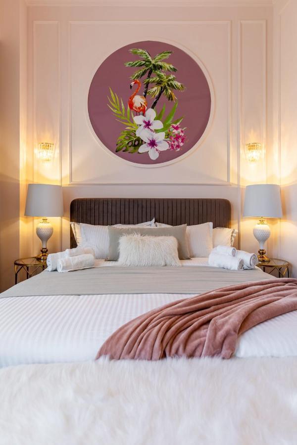 Holt Old Town Luxury With Balcony Inn