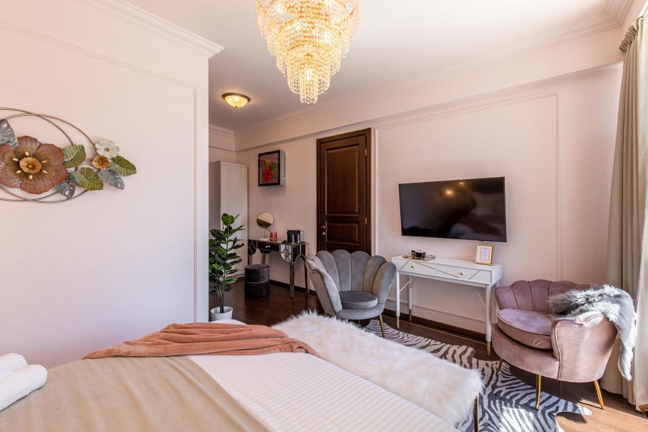 Holt Old Town Luxury With Balcony Bucharest