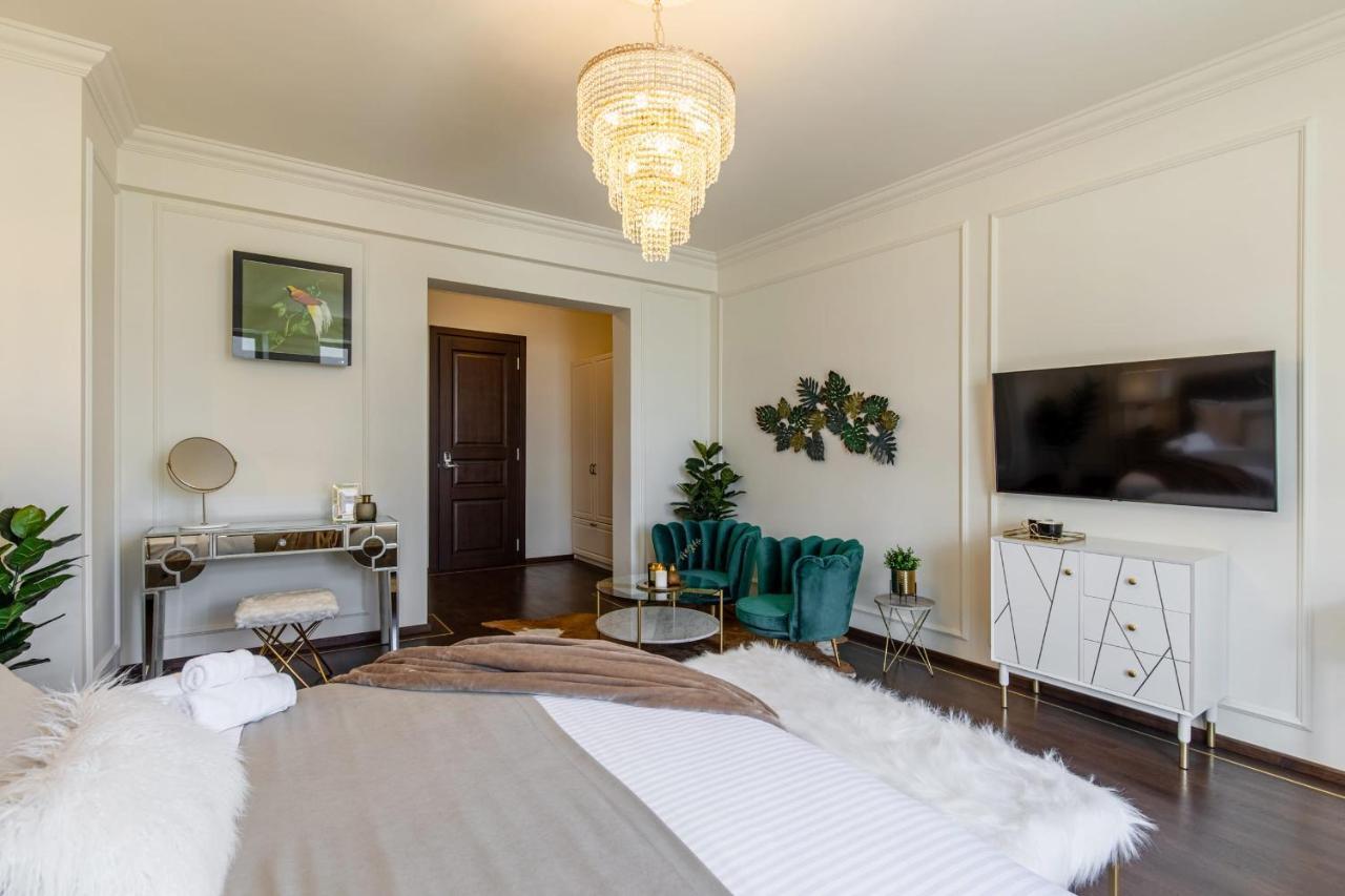 Holt Old Town Luxury With Balcony Inn Bucharest