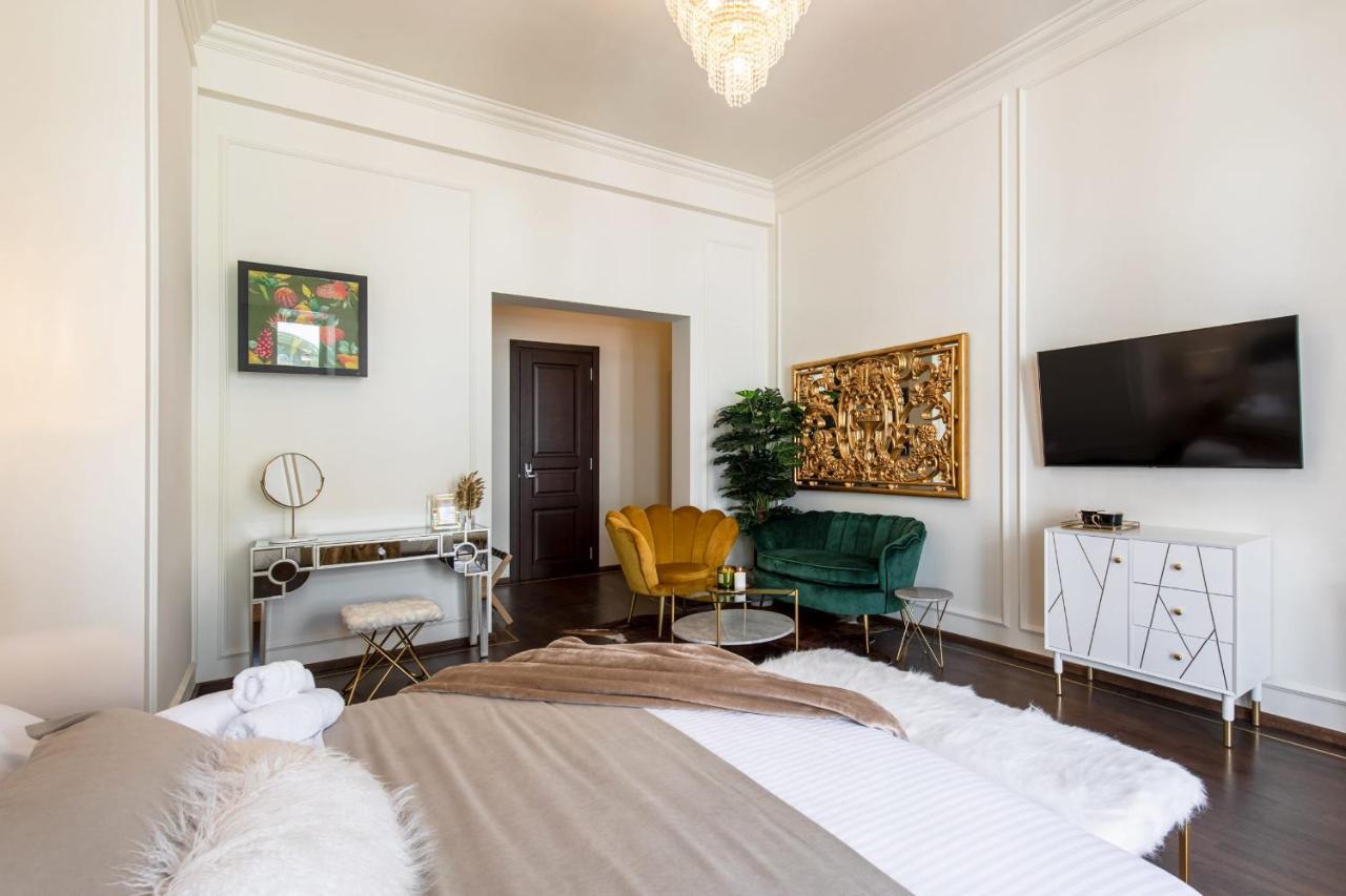 Holt Old Town Luxury With Balcony Inn Bucharest