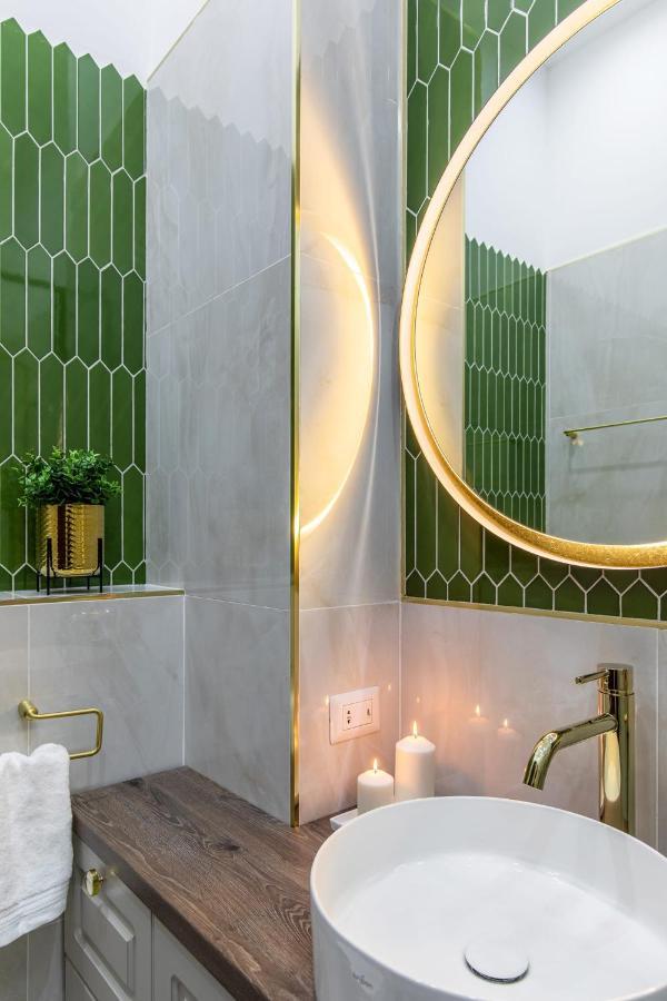 Holt Old Town Luxury With Balcony Bucharest