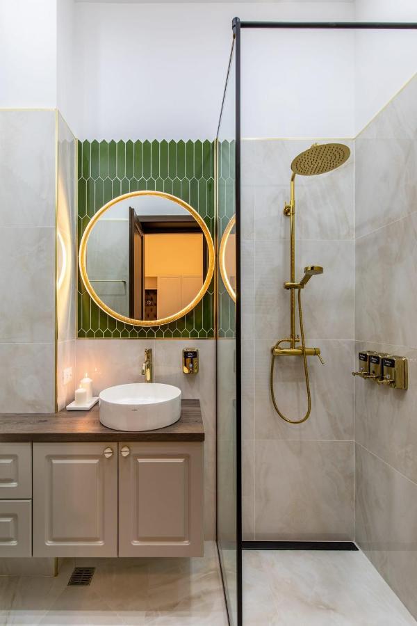 Holt Old Town Luxury With Balcony Inn Bucharest