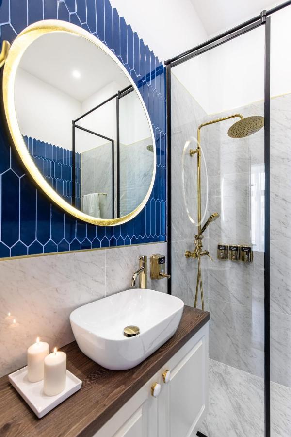 Holt Old Town Luxury With Balcony Bucharest