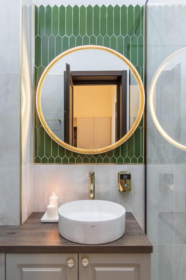 Holt Old Town Luxury With Balcony Inn *