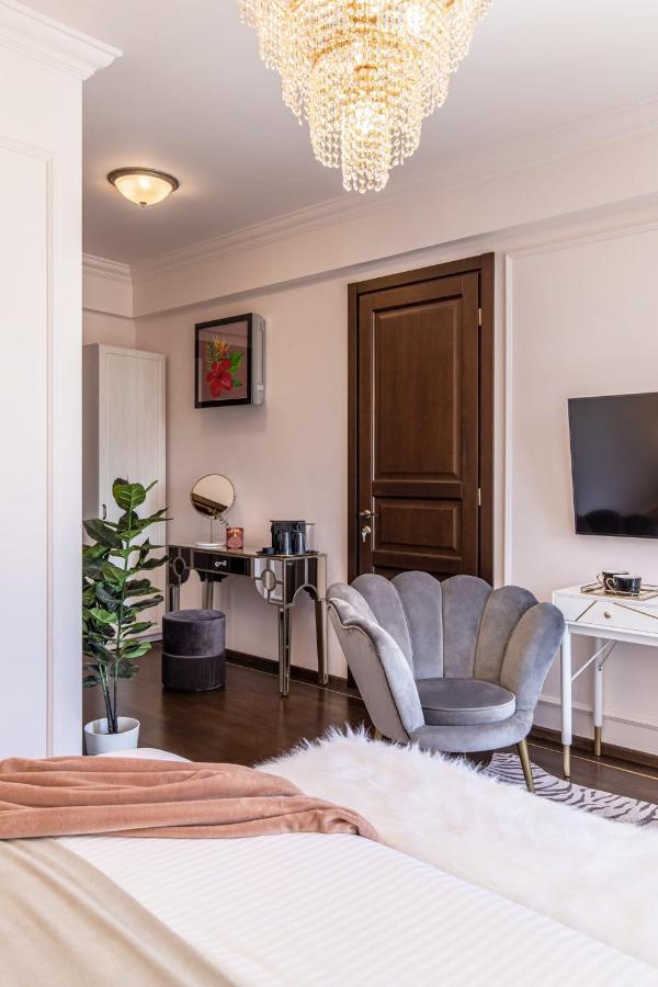 Holt Old Town Luxury With Balcony Inn Bucharest
