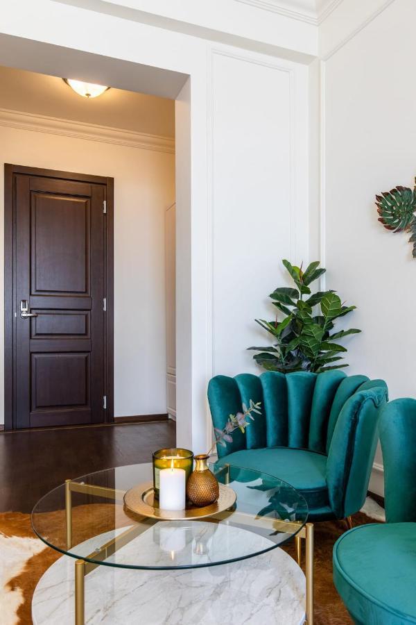 Holt Old Town Luxury With Balcony Bucharest