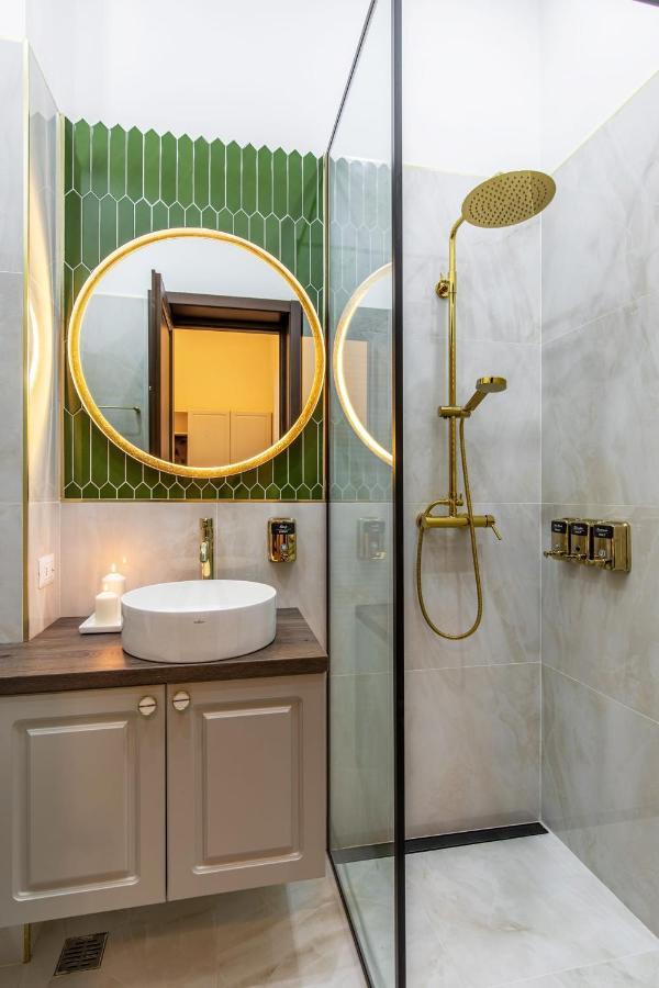 Holt Old Town Luxury With Balcony Inn
