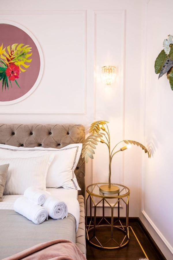 Inn Holt Old Town Luxury With Balcony Bucharest