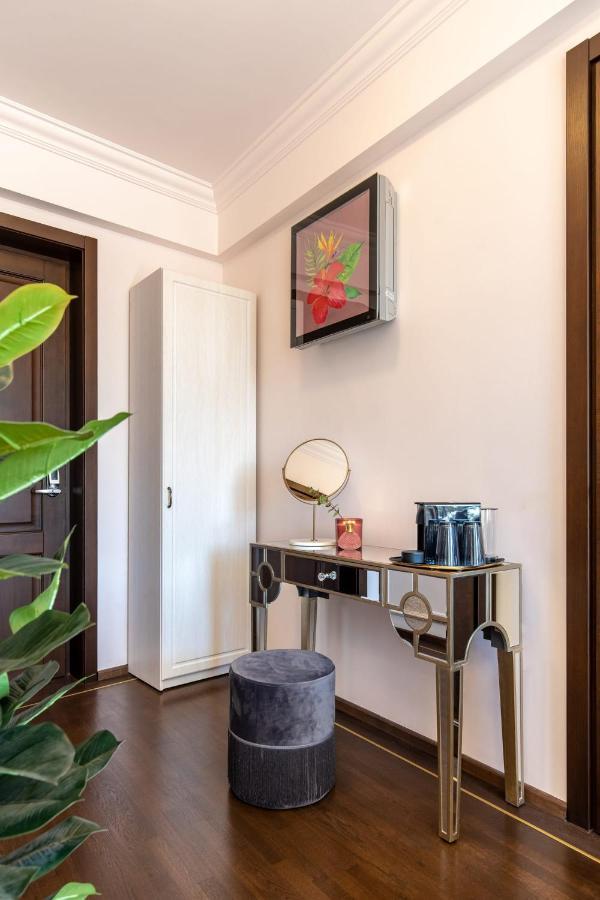 Holt Old Town Luxury With Balcony Inn